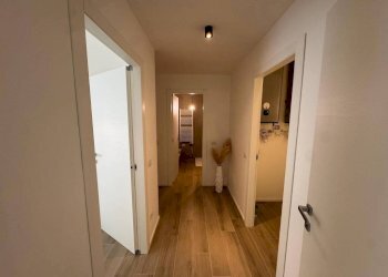 Corridoio - Three-room apartment via Gian Pietro Puricelli, 1, Gallarate - photo 7