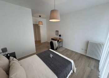 Camera da letto - Three-room apartment via Gian Pietro Puricelli, 1, Gallarate - photo 11