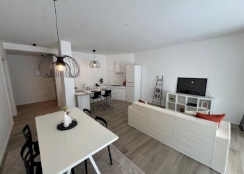 Salone - Trilocale via Gian Pietro Puricelli, 1, Gallarate - foto 1