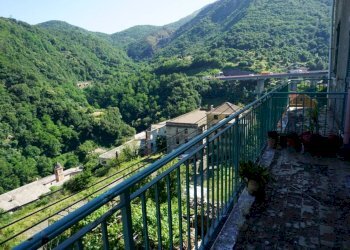 Balcone - Bilocale via Costa del Vento, 15, Genova (zona Voltri) - foto 1