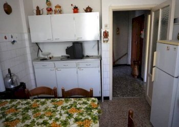 Cucina - Bilocale via Costa del Vento, 15, Genova (zona Voltri) - foto 9