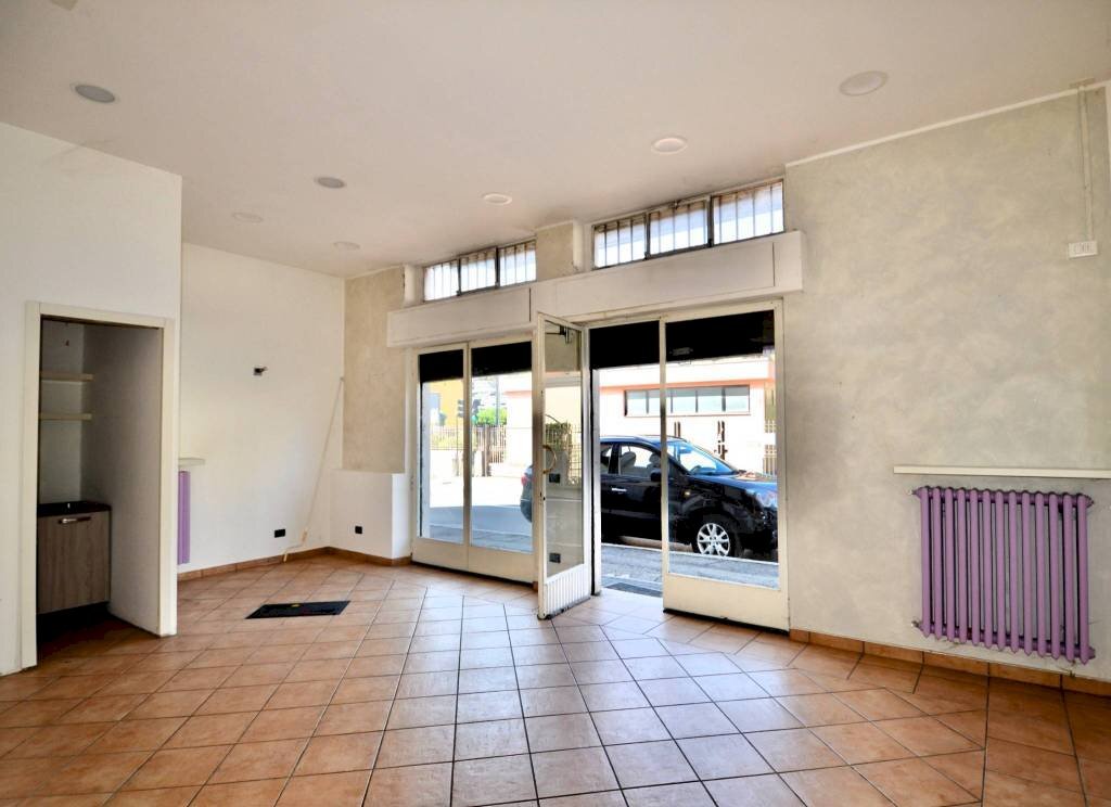 Interno non residenziale - Shop via Filippo Corridoni, Bergamo - photo 2