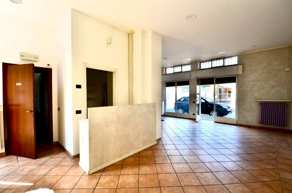 Interno non residenziale - Negozio via Filippo Corridoni, Bergamo - foto 1