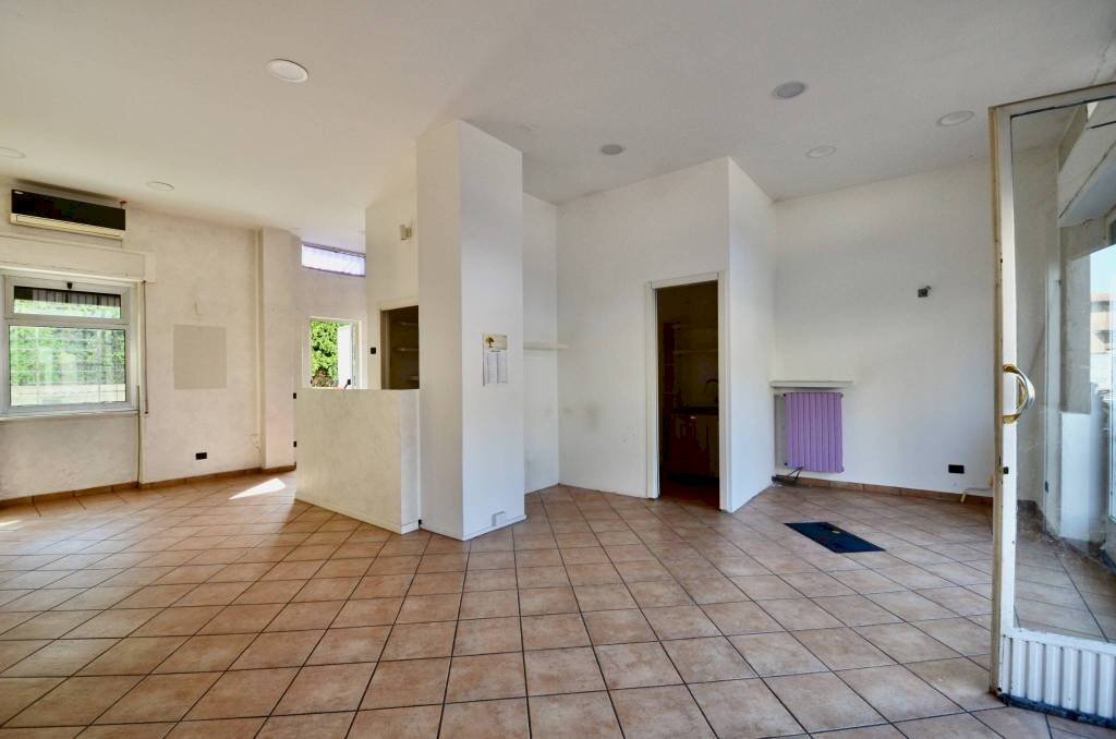 Interno non residenziale - Negozio via Filippo Corridoni, Bergamo - foto 2