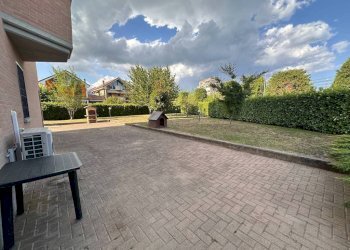 Cortile interno - Trilocale via Iginio Bersani, Carmagnola - foto 7