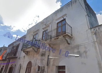 Facciata - Casa indipendente via Cigno, 33, Castellammare del Golfo - foto 1