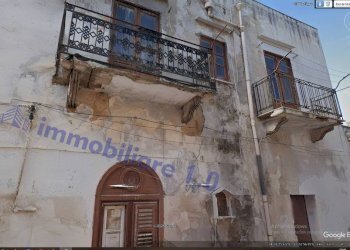 Facciata - Casa indipendente via Cigno, 33, Castellammare del Golfo - foto 2