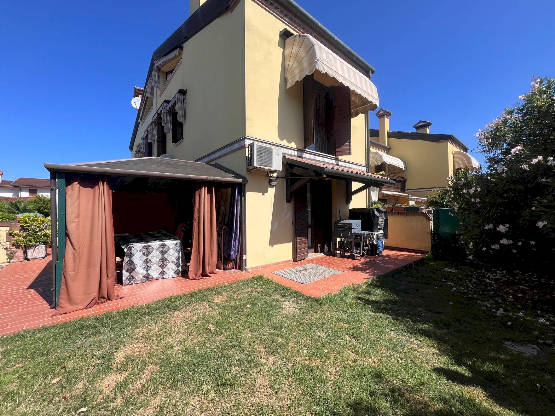 Foto 1 - Villa a Schiera Via Giacomo Leopardi
 
11, Casale sul Sile - foto 1