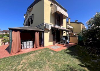 Foto 1 - Villa a Schiera Via Giacomo Leopardi
 
11, Casale sul Sile - foto 1