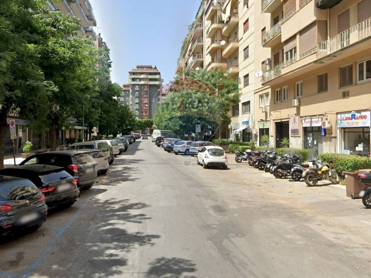 Edificio all\'aperto - Commercial Activity Via Del Bersagliere
 
39, Palermo - photo 3