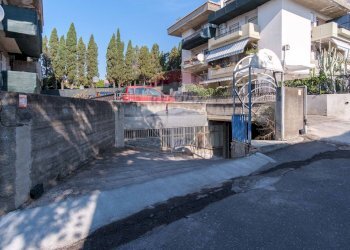 Edificio all\'aperto - Commercial Premises Via Antonello Da Messina
 
29, Aci Castello - photo 4