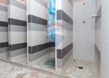 Bagno - Commercial Premises Via Antonello Da Messina
 
29, Aci Castello - photo 37