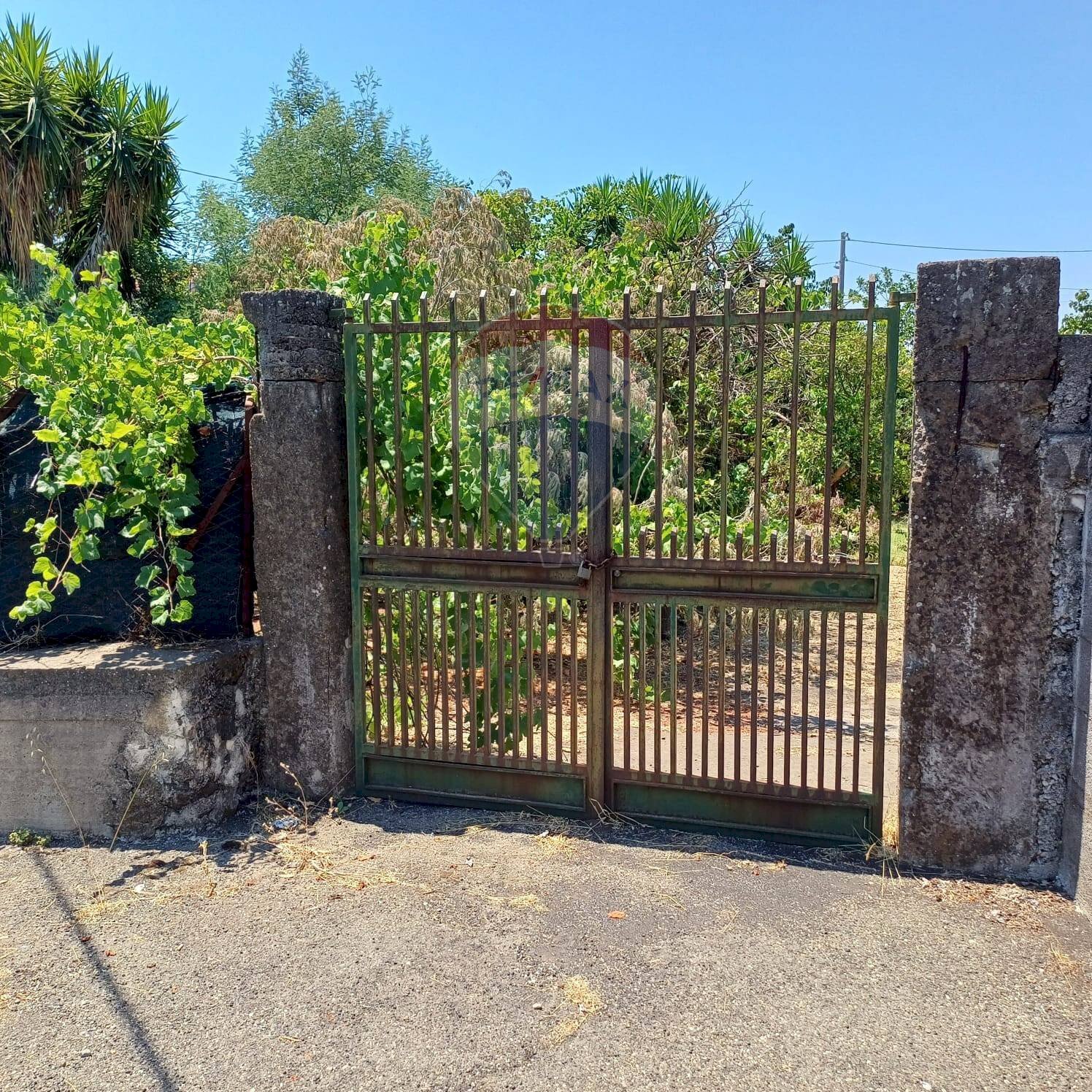 Ingresso carraio - Terreno edificabile Via Gesualdo Bufalino
 
snc, Aci Sant'Antonio - foto 1