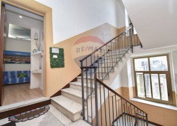 Scale - Trilocale Via domenico tempio
 
30, Catania - foto 6