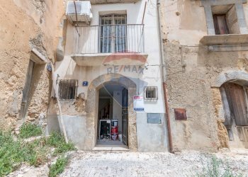 Edificio all\'aperto - Bilocale via foresta
 
7, Caltagirone - foto 1