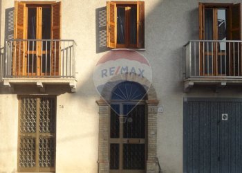 Edificio all\'aperto - Casa semi indipendente VIA MADONNA DEL PONTE
 
20, Fara Filiorum Petri - foto 3