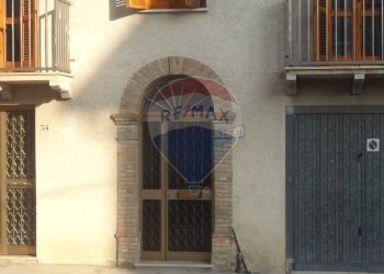 Edificio all\'aperto - Casa semi indipendente VIA MADONNA DEL PONTE
 
20, Fara Filiorum Petri - foto 1