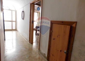 Hall / corridoio - Casa semi indipendente VIA MADONNA DEL PONTE
 
20, Fara Filiorum Petri - foto 11