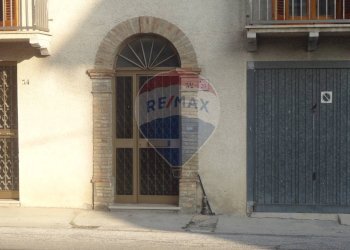 Edificio all\'aperto - Casa semi indipendente VIA MADONNA DEL PONTE
 
20, Fara Filiorum Petri - foto 20
