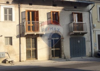 Edificio all\'aperto - Casa semi indipendente VIA MADONNA DEL PONTE
 
20, Fara Filiorum Petri - foto 23