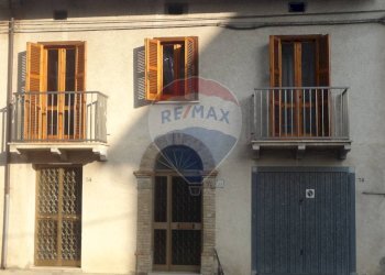 Edificio all\'aperto - Casa semi indipendente VIA MADONNA DEL PONTE
 
20, Fara Filiorum Petri - foto 24