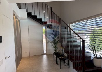 Scale - Villa I° Maggio
 
17/b, Ponte nelle Alpi - foto 4