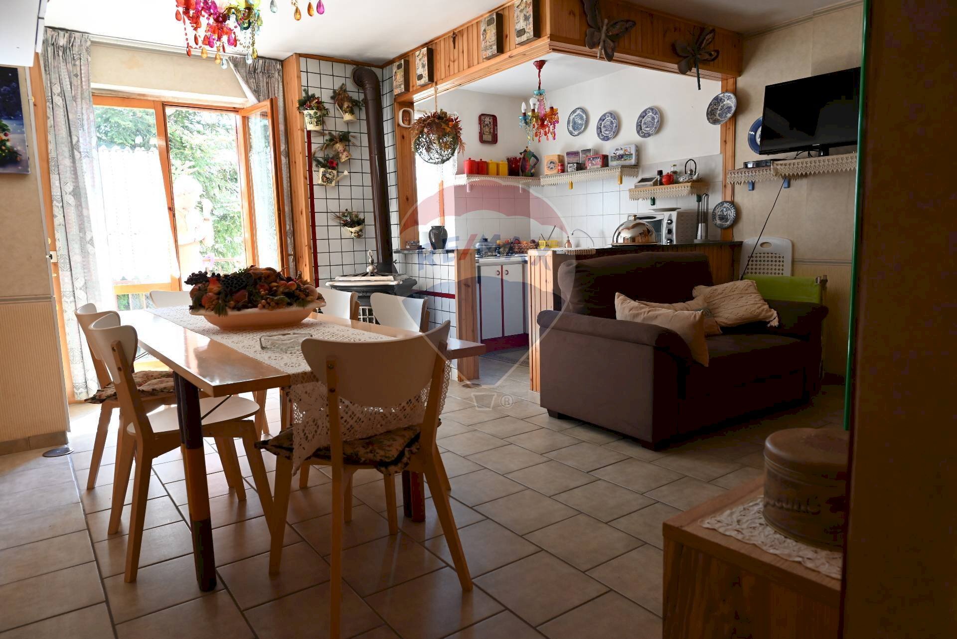 Sala da pranzo - Three-room apartment Via del Querceto, Pizzoferrato - photo 2