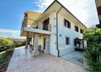 Foto 1 - Villa Strada Sant'Agnese
 
74, Città Sant'Angelo - foto 1