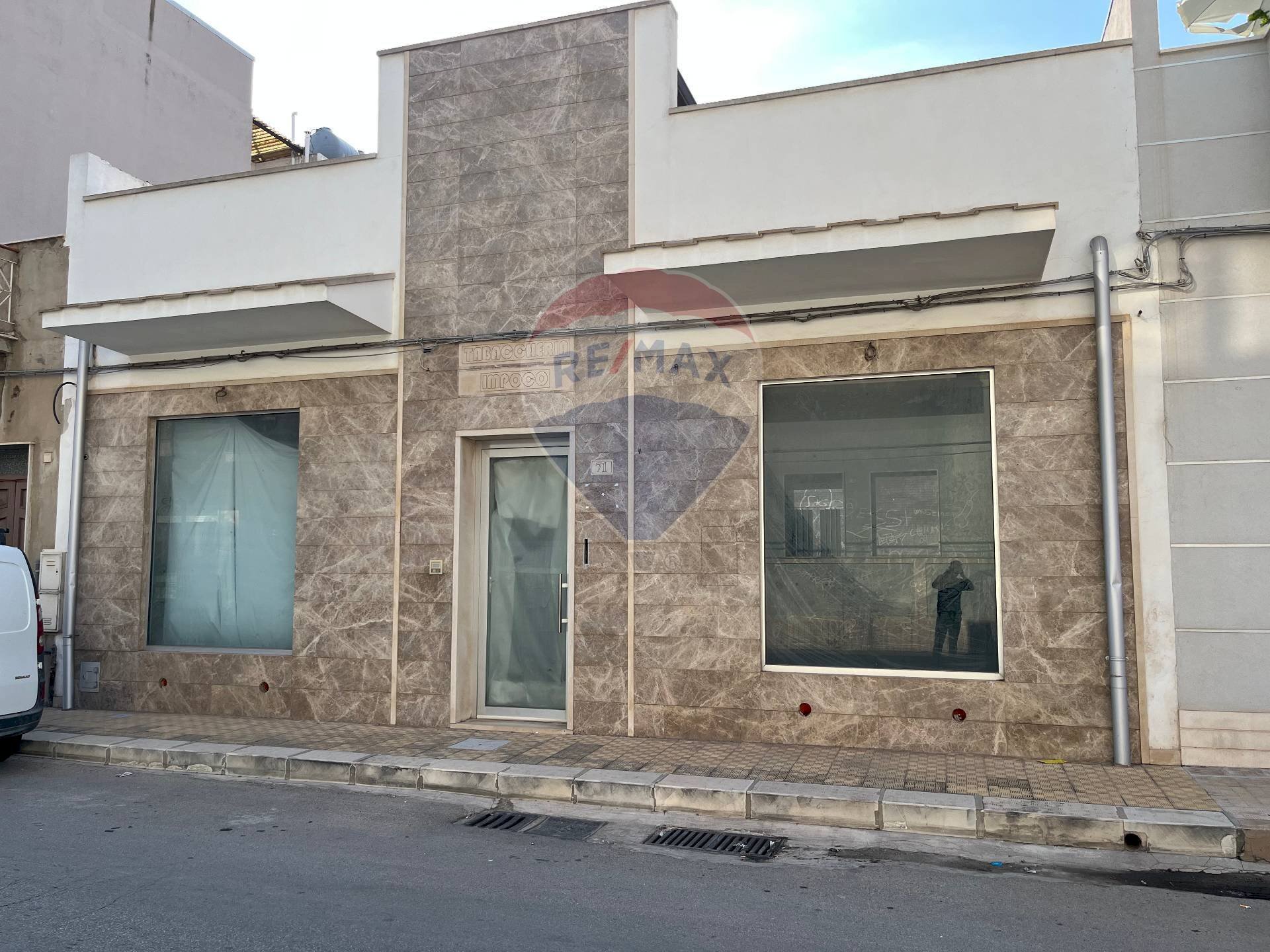 Casa all\'aperto - Locale Commerciale via Giacomo Leopardi
 
71, Vittoria - foto 1