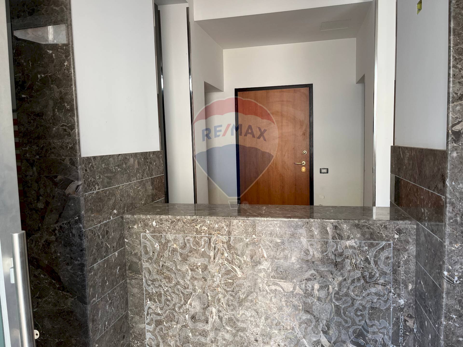 Hall / corridoio - Locale Commerciale via Giacomo Leopardi
71, Vittoria - foto 2