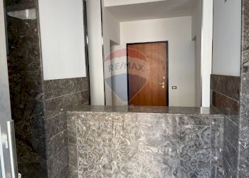 Hall / corridoio - Locale Commerciale via Giacomo Leopardi
71, Vittoria - foto 2