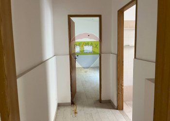 Hall / corridoio - Locale Commerciale via Giacomo Leopardi
71, Vittoria - foto 8