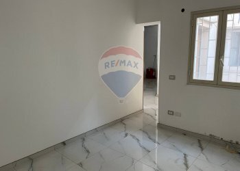 Stanza vuota - Locale Commerciale via Giacomo Leopardi
71, Vittoria - foto 9