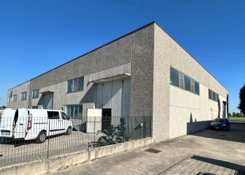 Foto 1 - Capannone Via Monte Arera
 
18, Castel Rozzone - foto 1