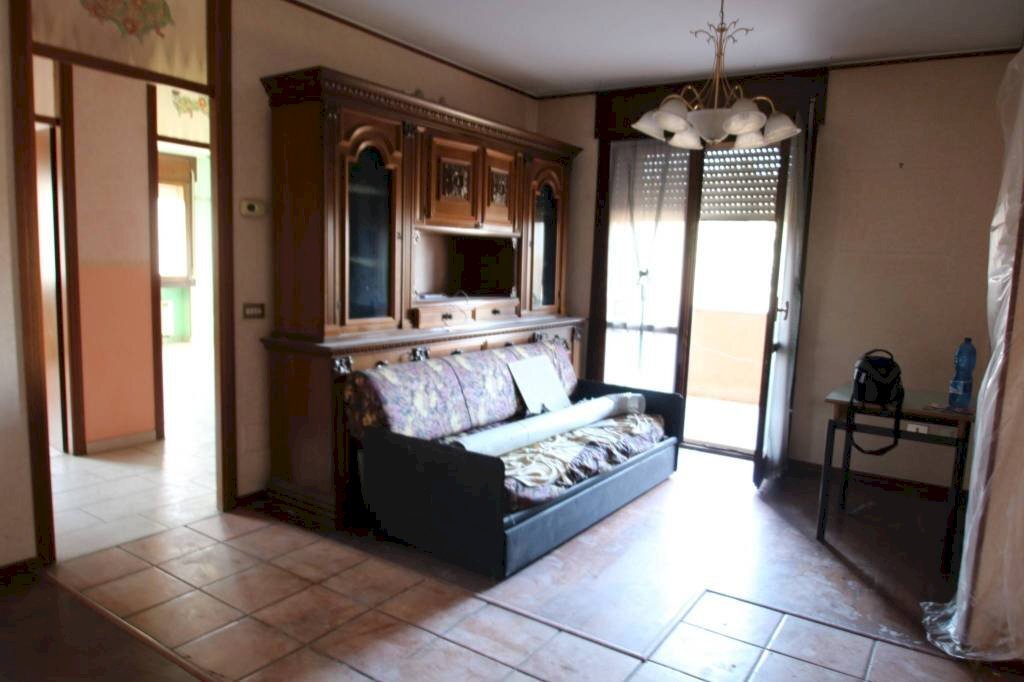 Salone - Trilocale via delle Rose, Legnano - foto 1