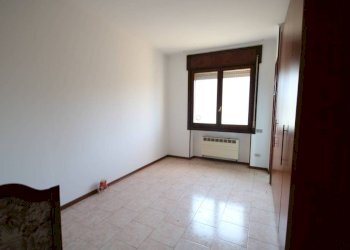 Camera da letto - Three-room apartment via delle Rose, Legnano - photo 9