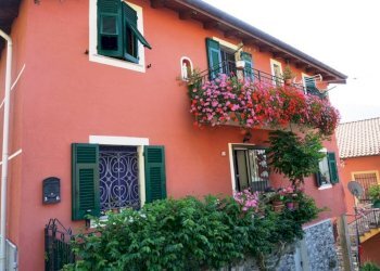 Facciata - Villa a Schiera via Giovanni Bombrini, 36, Davagna - foto 1