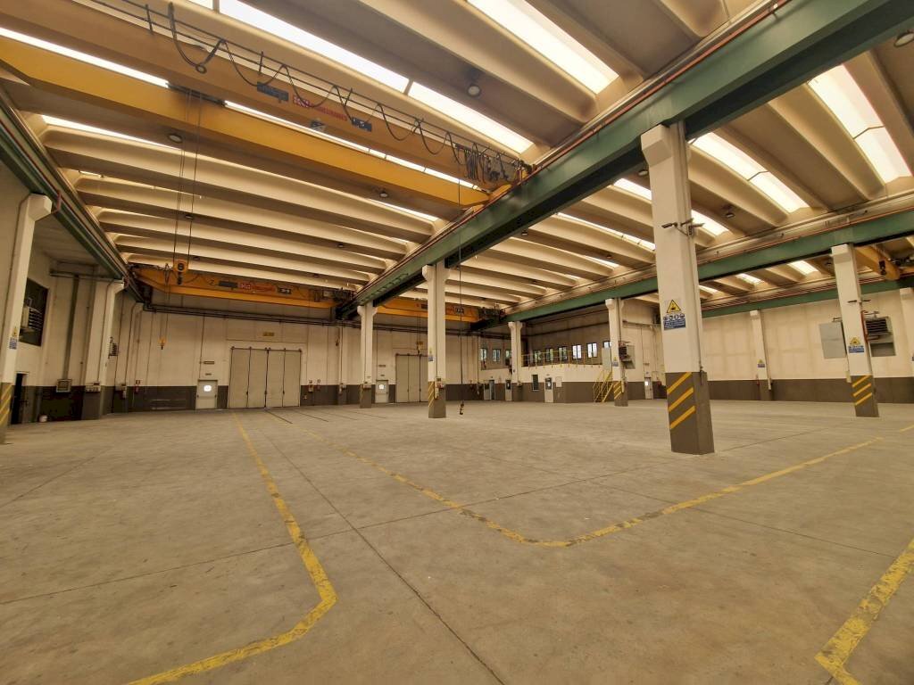 Interno non residenziale - Capannone via Adua, Arluno - foto 2