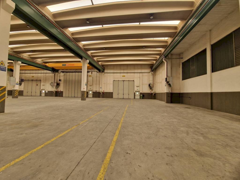 Interno non residenziale - Capannone via Adua, Arluno - foto 3