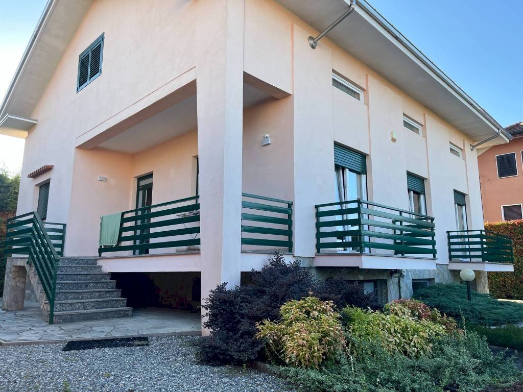 Facciata - Villa via Giuseppe Garibaldi, Vigliano Biellese - foto 1