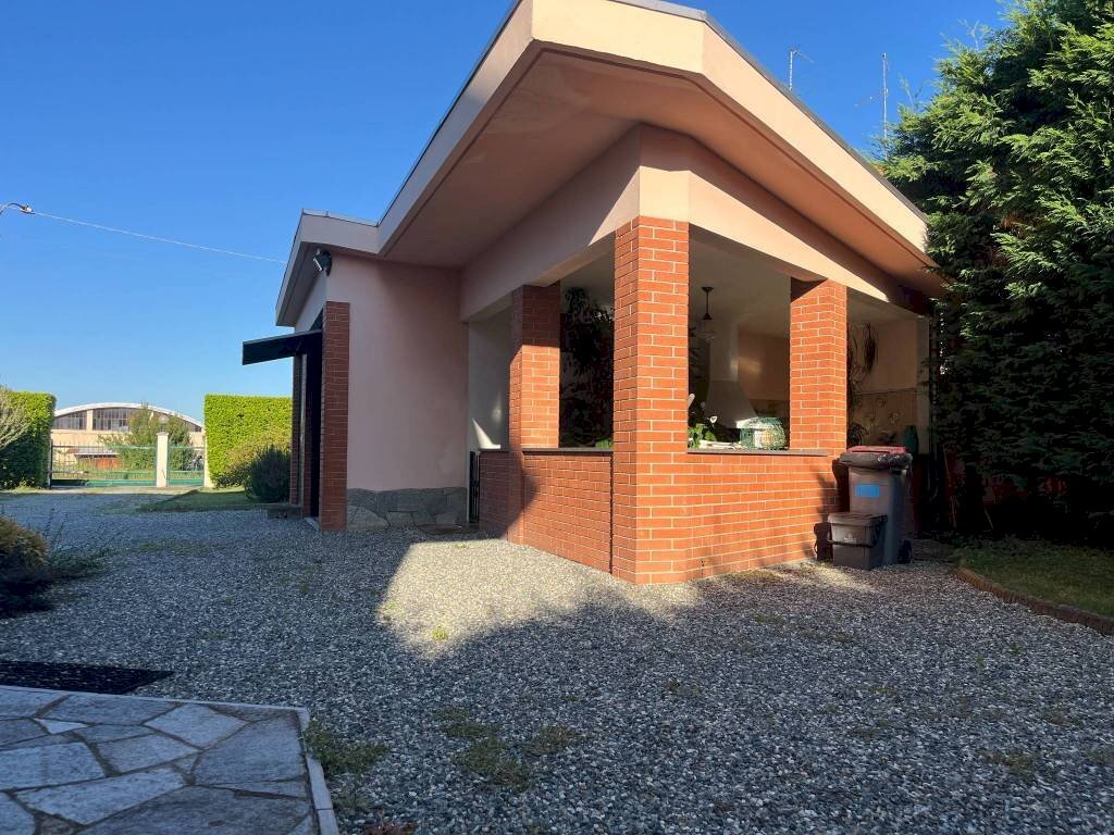 Facciata - Villa via Giuseppe Garibaldi, Vigliano Biellese - foto 3