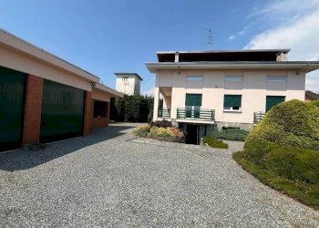 Cortile interno - Villa via Giuseppe Garibaldi, Vigliano Biellese - foto 9