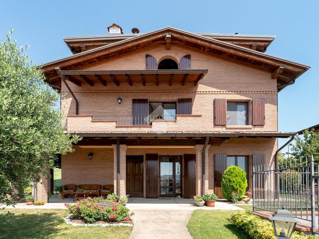Villa Via L. Battisti, Guiglia - photo 1