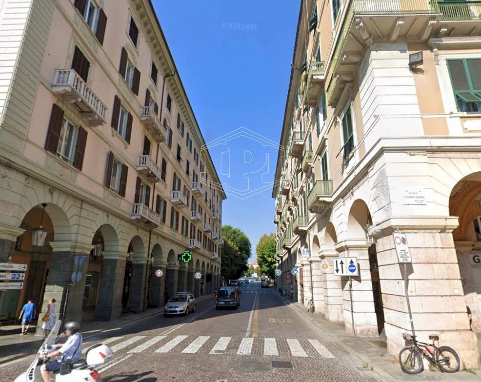 Locale Commerciale Via Paleocapa, Savona (zona Centro) - foto 1