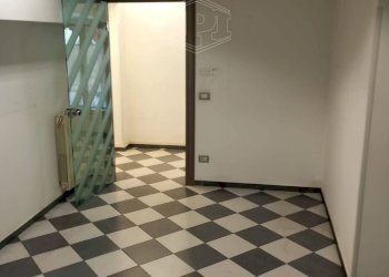 Locale Commerciale Via Paleocapa, Savona (zona Centro) - foto 11