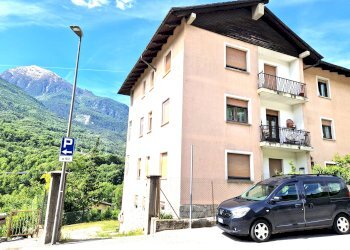 Trilocale piazza roncas, 7, Chambave - foto 1