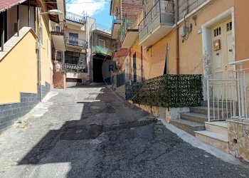 Edificio all\'aperto - Casa semi indipendente Via Madonna delle Grazie
 
55, Paterno - foto 1