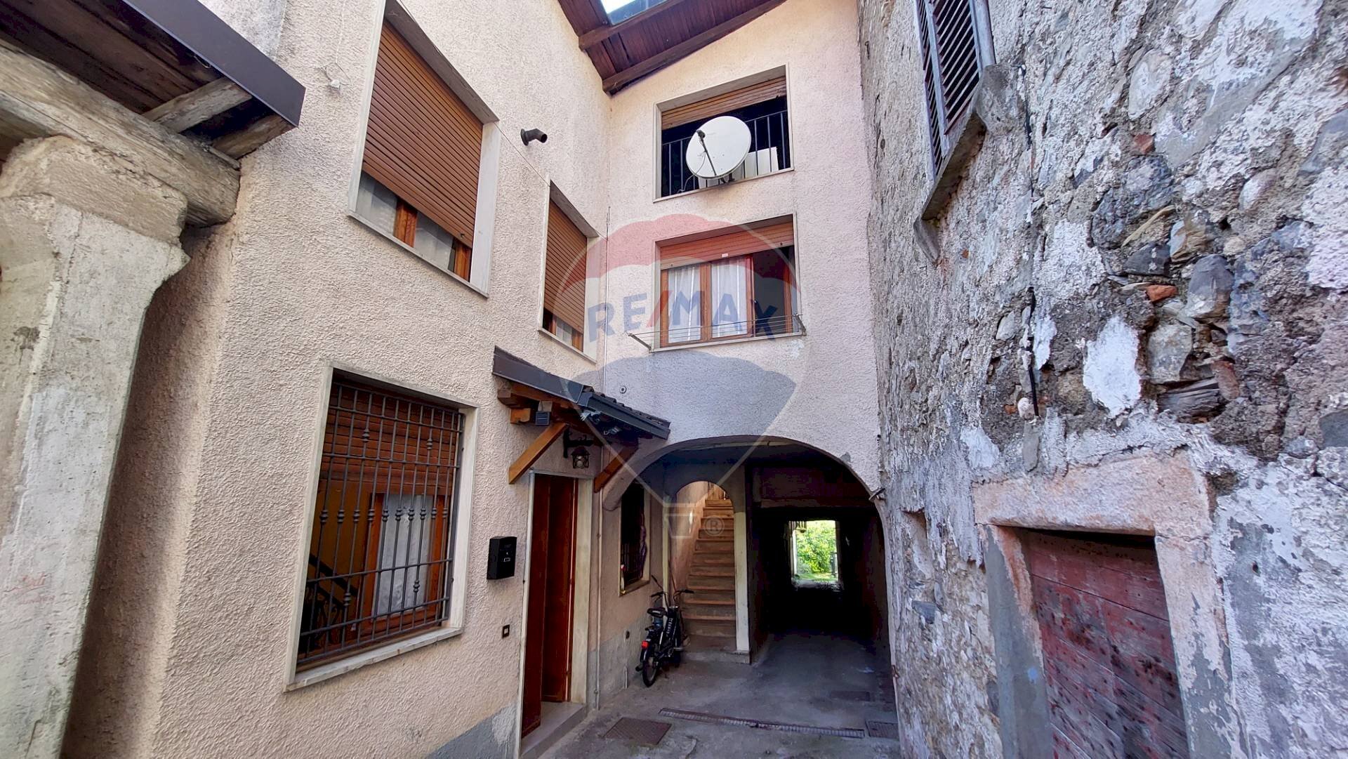 Edificio all\'aperto - Casa semi indipendente Endine Gaiano - foto 1