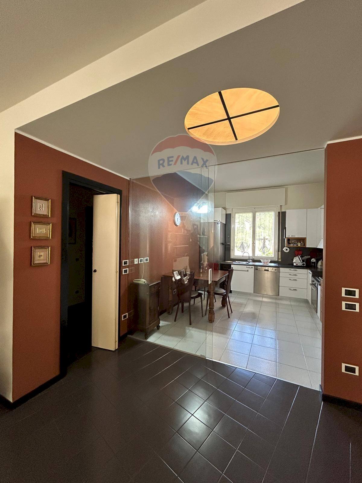 Sala da pranzo - Trilocale via della VIttoria
 
11, Viganò - foto 2