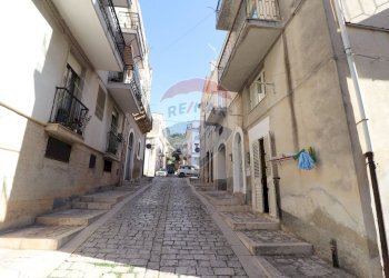 Edificio all\'aperto - Casa semi indipendente Via Rapisardi
 
5-7, Scicli - foto 22